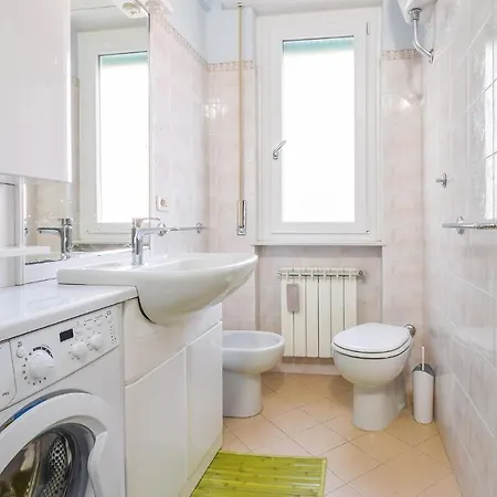 Apartment 2 Bedroom In *